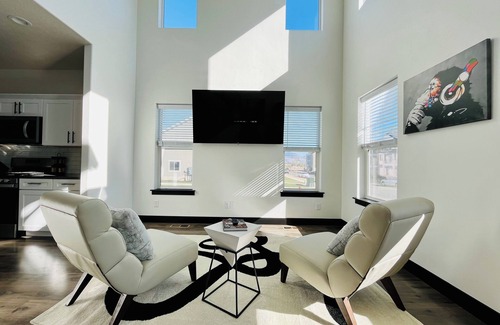 Lehi House | Luxury Stay: Where Hotel Vibes Meet Home Comfort