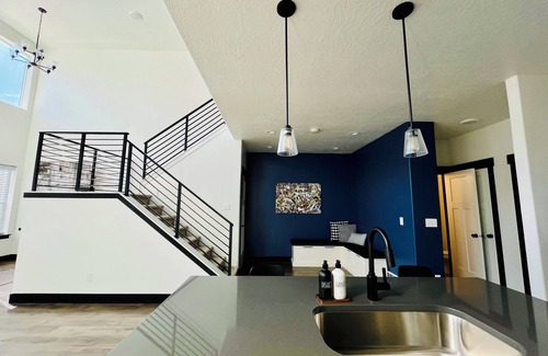 Lehi House | Luxury Stay: Where Hotel Vibes Meet Home Comfort