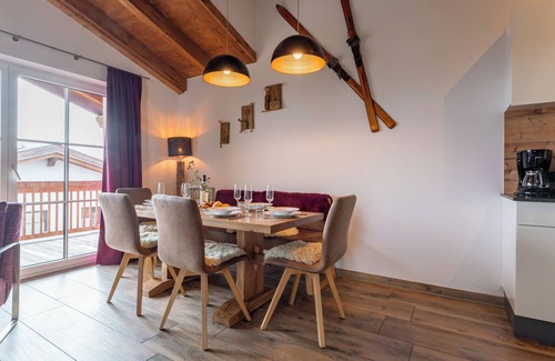Piesendorf Apartment | Luxury stay with a great balcony
