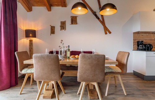 Piesendorf Apartment | Luxury stay with a great balcony