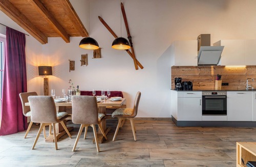 Piesendorf Apartment | Luxury stay with a great balcony