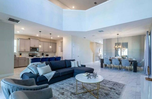 Four Corners House | Luxury Stay with High-End Comfort Ideal Location