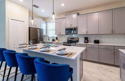 Four Corners House | Luxury Stay with High-End Comfort Ideal Location