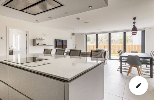 Huntly House | Luxury stay with hot tub in North East Scotland! Games room & outdoor fire pit!