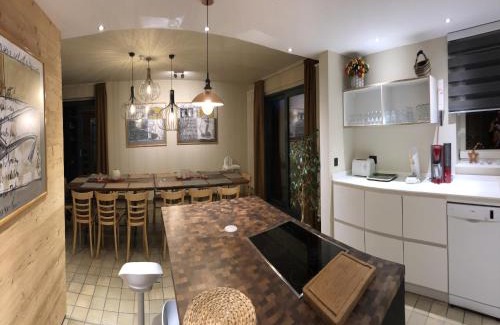 Waimes House | Luxury Stay with Sauna