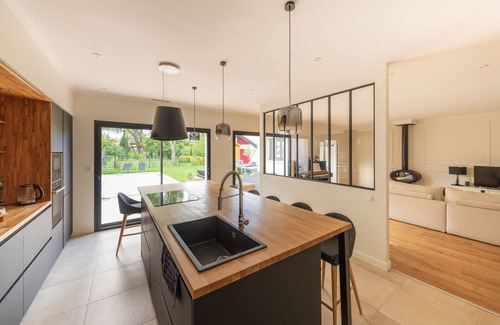 Pessac House | LUXURY STONE HOUSE IN THE HEART OF THE BORDEAUX VINEYARDS