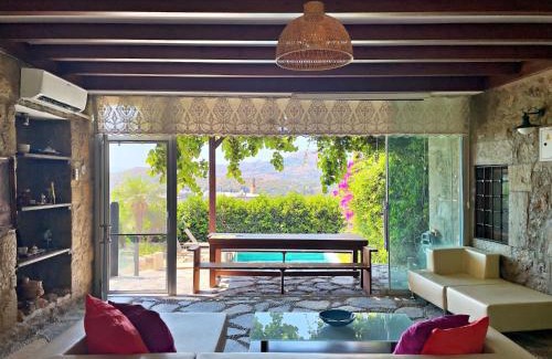 Dagbelen Villa | Luxury Stone Villa with Private Pool