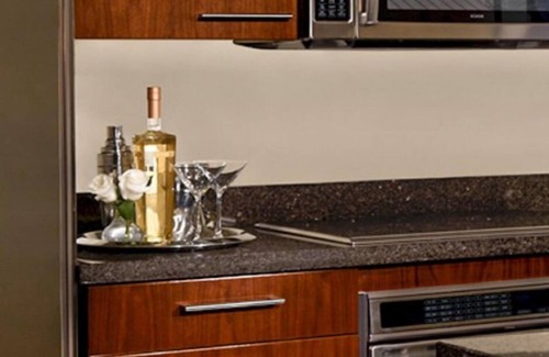 Quinns Rocks Apartment | Luxury studio 1 bedroom, 1 bathroom close to local amenities.