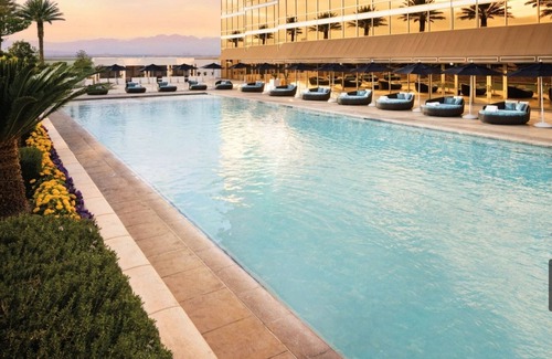 Quinns Rocks Apartment | Luxury studio 1 bedroom, 1 bathroom close to local amenities.