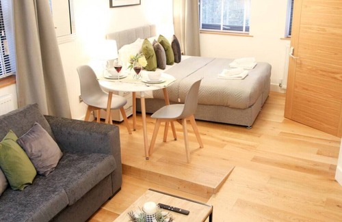 Sydenham Apartment | Luxury Studio Apt in Sydenham w/ wheelchair access