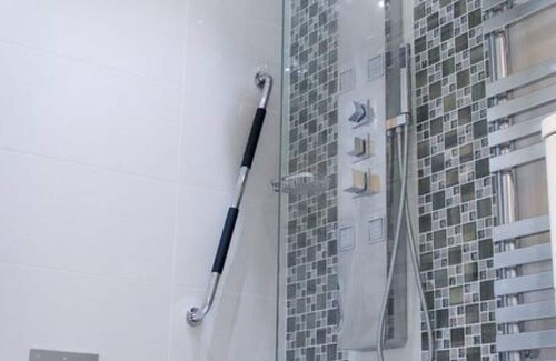 Sydenham Apartment | Luxury Studio Apt in Sydenham w/ wheelchair access