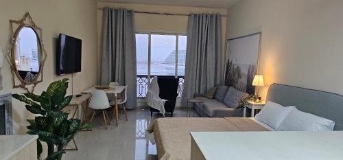 Bab Al Bahr Apartment | Luxury studio Al Marjan