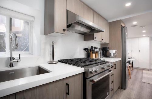 Parkdale Apartment | Luxury Studio Condo in Downtown Toronto Elm Street