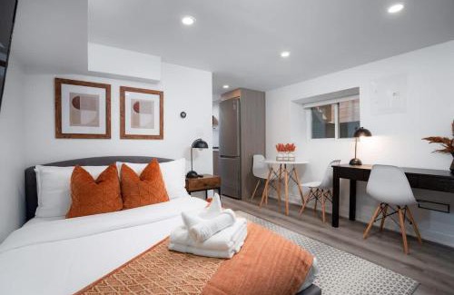 Parkdale Apartment | Luxury Studio Condo in Downtown Toronto Elm Street