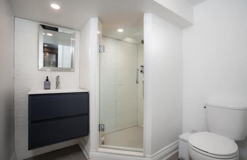 Parkdale Apartment | Luxury Studio Condo in Downtown Toronto Elm Street