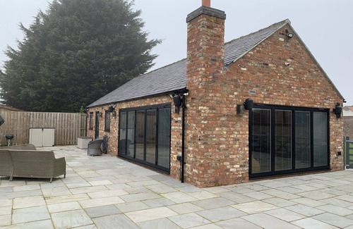 Skirpenbeck Apartment | Luxury Studio Cottage at Foot of Yorkshire Wolds