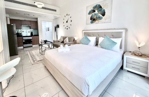 Madinat Zayed Apartment | Luxury Studio Getaway in Crystal Residence JVC
