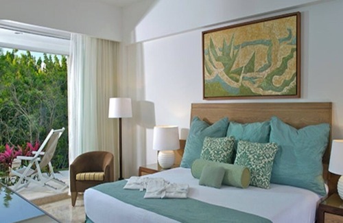 Downtown Cancun Resort | Luxury studio- golf resort on the beach! NEW Cirque du Soleil entertainment!