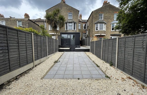 Harringay Ladder Apartment | Luxury Studio In Guest House | Vibrant London