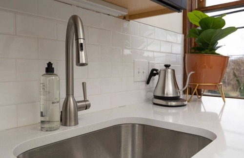 Roanoke Apartment | Luxury Studio Loft Near Downtown