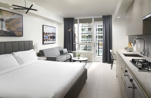 Cascade Hotel | Luxury Studio Suite in South Lake Union: King Bed, Full Kitchen & Pool Access