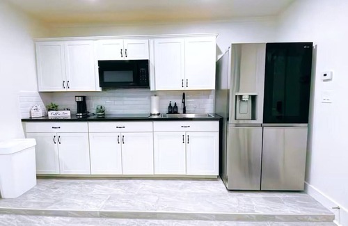 Houston Apartment | Luxury Studio w/Jacuzzi near IAH