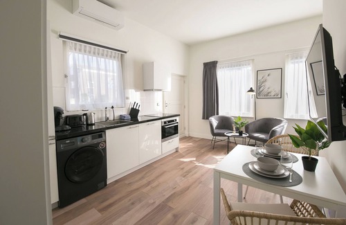 Scheveningen Badplaats Apartment | Luxury studio with king-size bed