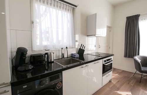 Scheveningen Badplaats Apartment | Luxury studio with king-size bed