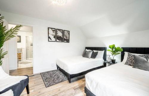 Niagara Falls House | Luxury Stylish Home, Walk to Falls, Fire Pit&More