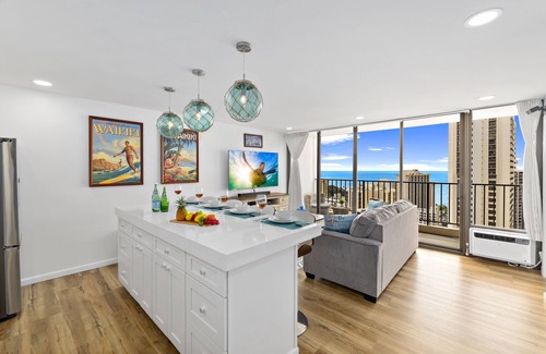 Waikiki Condo | Luxury Suite w/Ocean View in Waikiki + Free Parking!