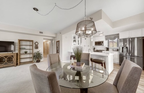 Lake Las Vegas Condo | Luxury Suite: Wake to Lake & Pool Views