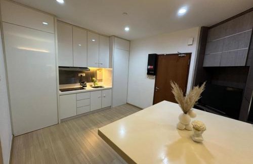 Tanjung Bungah Apartment | Luxury Suites 118 Island Plaza