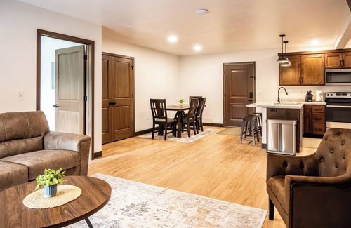 Brillion Apartment | Luxury Suites #3