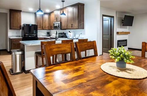 Brillion Apartment | Luxury Suites #6
