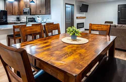 Brillion Apartment | Luxury Suites #6