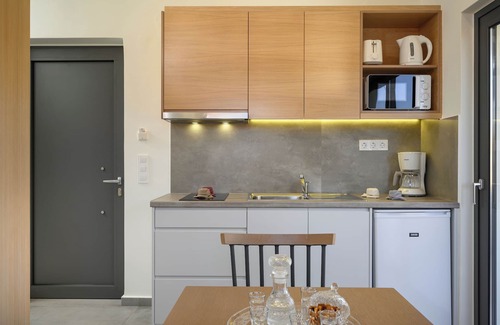Platanias Town Apartment | Luxury Suites | Modern Athina Suites In Platanias with Pool