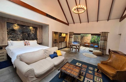 Die Wilgers Bed & Breakfast | Luxury Super King Ensuite Private Garden Access