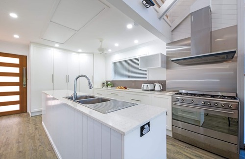 Shute Harbour House | Luxury surrounded by abundant natural beauty, amazing ocean views.