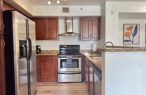 Aventura Condo | LUXURY THE YATCH 301- FREE PARKING AND WIFI
