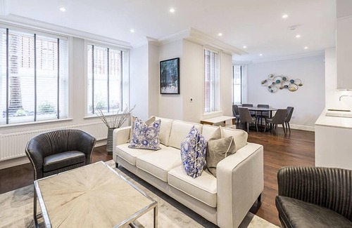 Ravenscourt Park Apartment | Luxury Three Bedroom Apartment (Lower Ground Floor)