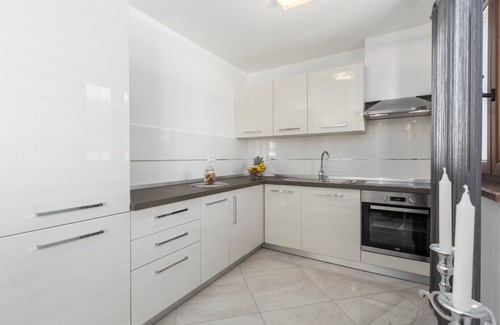 Mugeba Apartment | Luxury three bedrooms apartment Silver Suite near Poreč
