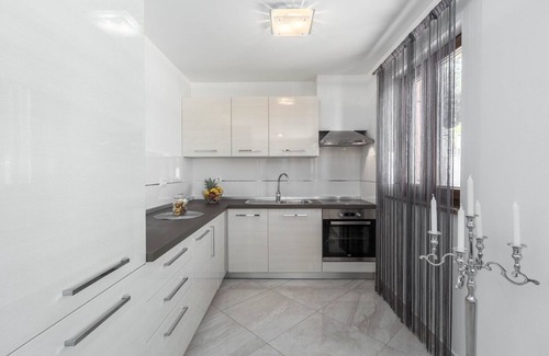Mugeba Apartment | Luxury three bedrooms apartment Silver Suite near Poreč