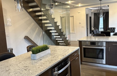 Edgewater House | Luxury three story townhome with NYC views