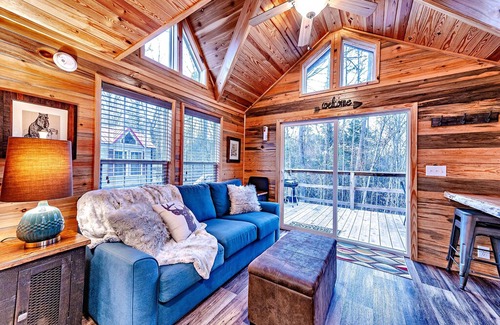 Broken Bow Cabin | Luxury TIN STAR TINY Cabin that Sleeps 8 in the Heart of Hochatown!