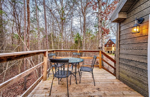 Broken Bow Cabin | Luxury TIN STAR TINY Cabin that Sleeps 8 in the Heart of Hochatown!