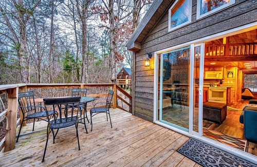 Broken Bow Cabin | Luxury TIN STAR TINY Cabin that Sleeps 8 in the Heart of Hochatown!