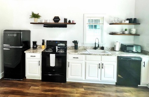 Albertville Cottage | Luxury Tiny Home #1 at Sweet Springs