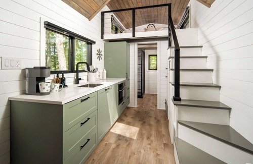 Deep Gap Apartment | Luxury Tiny Home in Deep Gap with Hot Tub and Fireplace