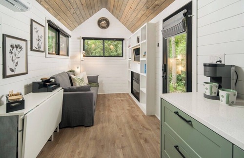 Deep Gap Apartment | Luxury Tiny Home in Deep Gap with Hot Tub and Fireplace