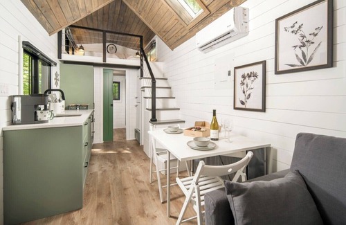 Deep Gap Apartment | Luxury Tiny Home in Deep Gap with Hot Tub and Fireplace